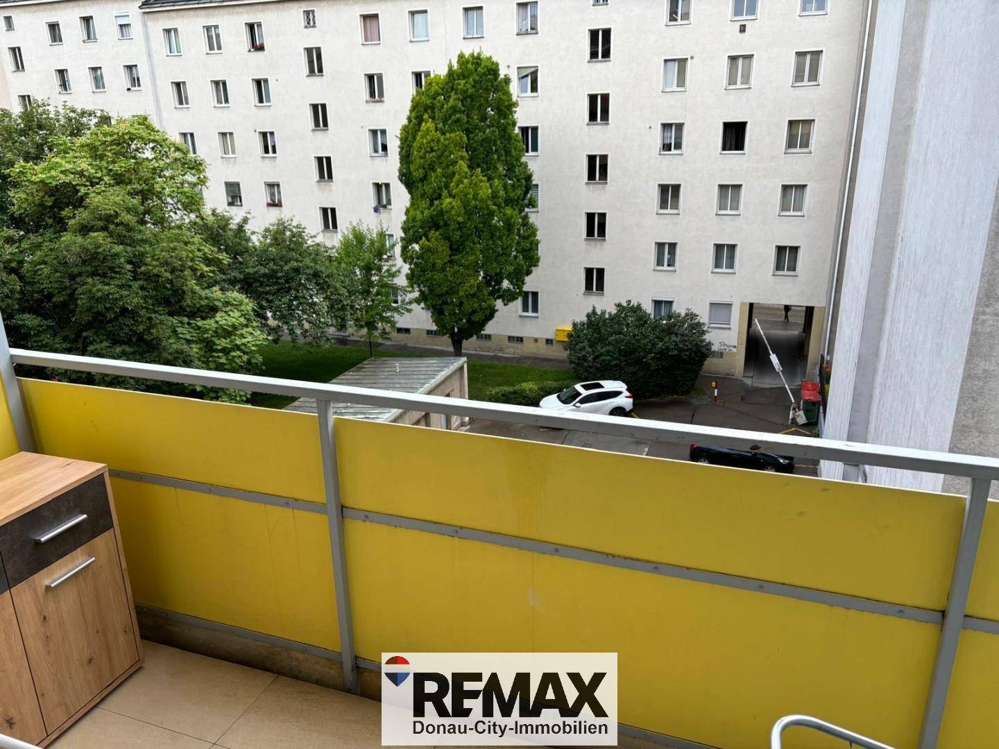 Apartment fully furnished with courtyard facing loggia