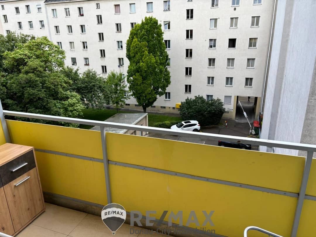 Blick vom Balkon in den Innenhof