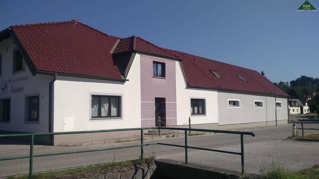 Großes Mehrzweckhaus: Bäckerei, Café und Wohnen in Niedernondorf
