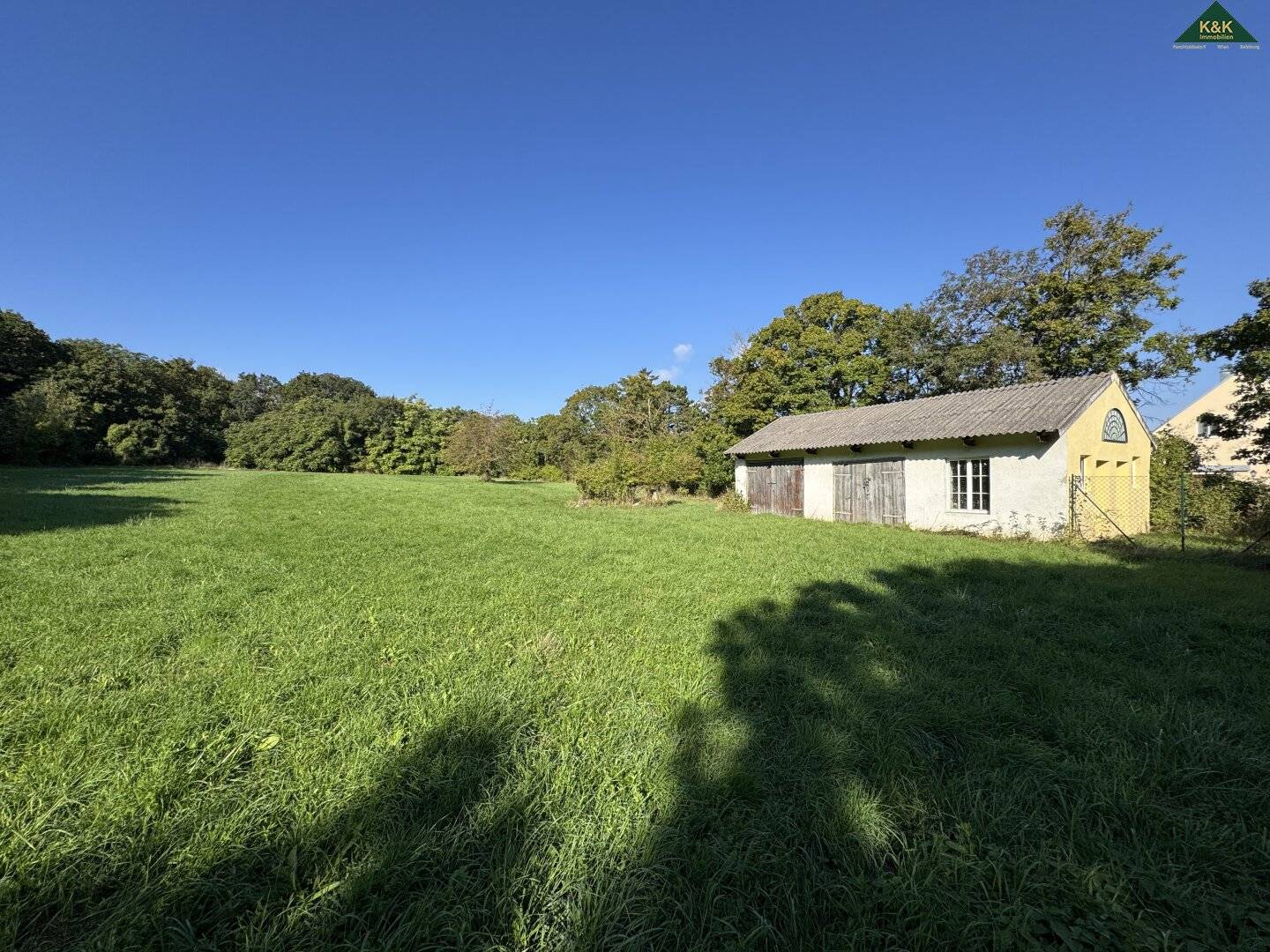 GROSSES GRÜNLAND GRUNDSTÜCK MIT BESTANDSHAUS - WIDMUNG PARK