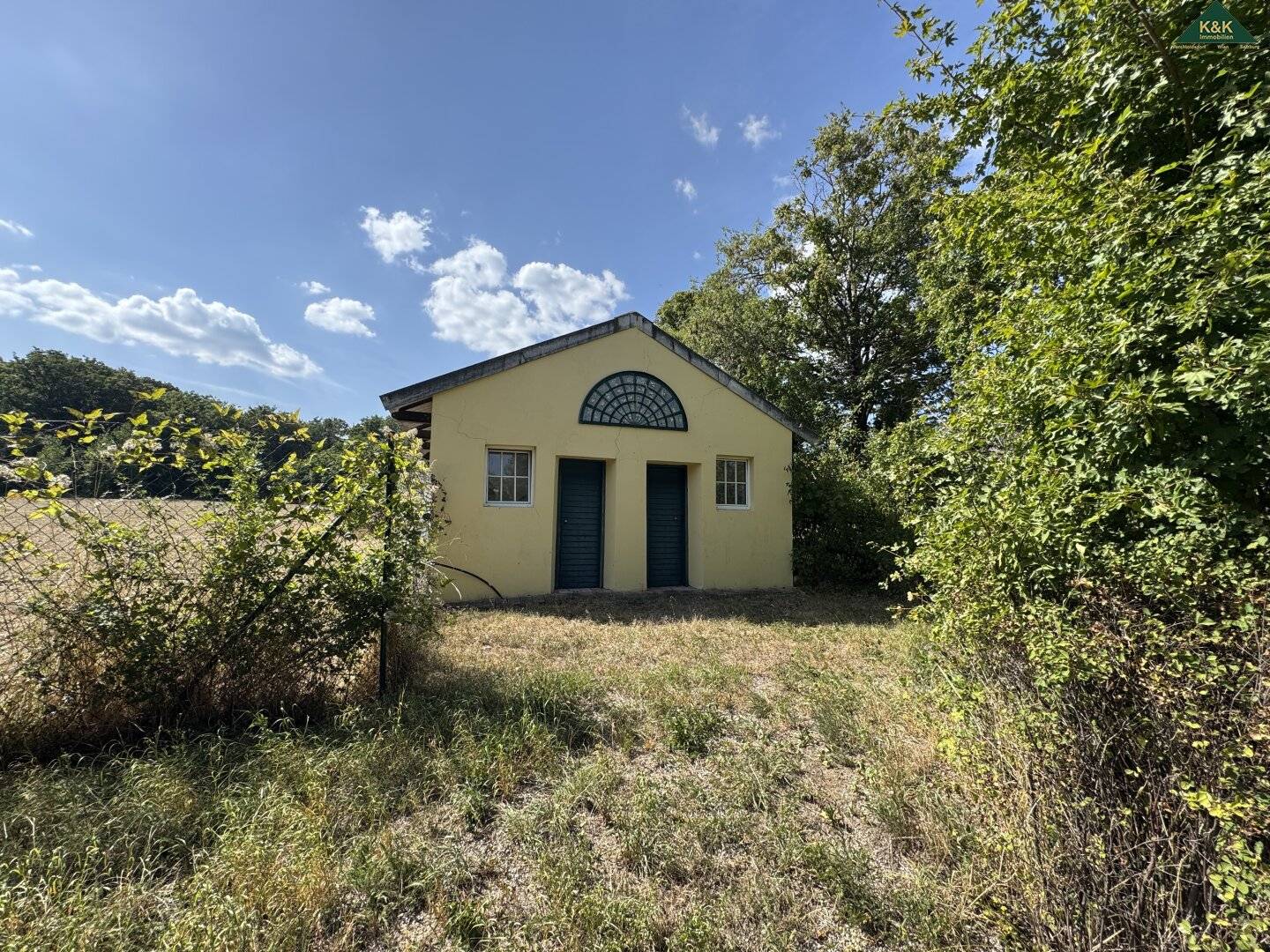 GROSSES GRÜNLAND GRUNDSTÜCK MIT BESTANDSHAUS - WIDMUNG PARK