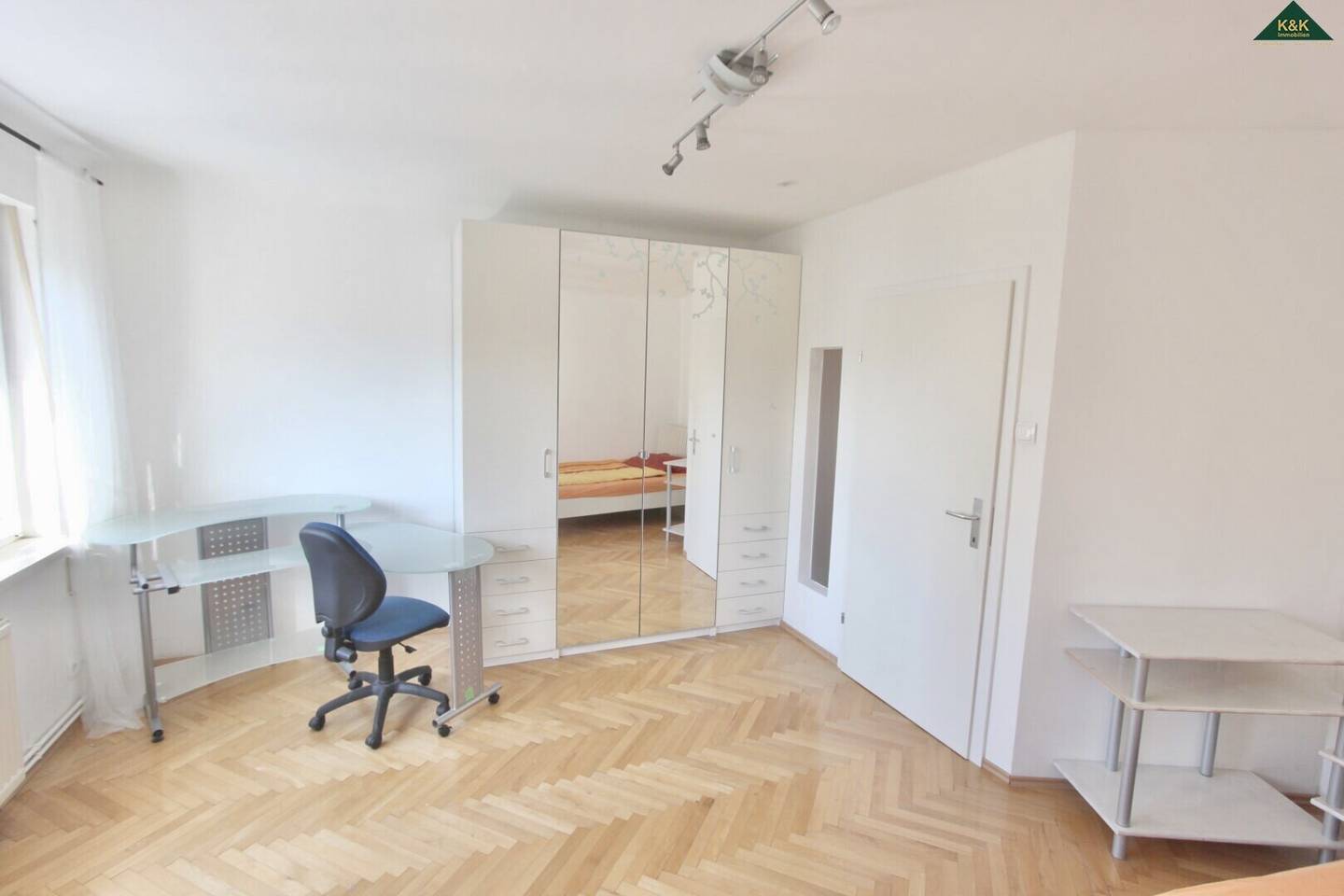 Anlegerwohnung zentrale Lage hell Balkon