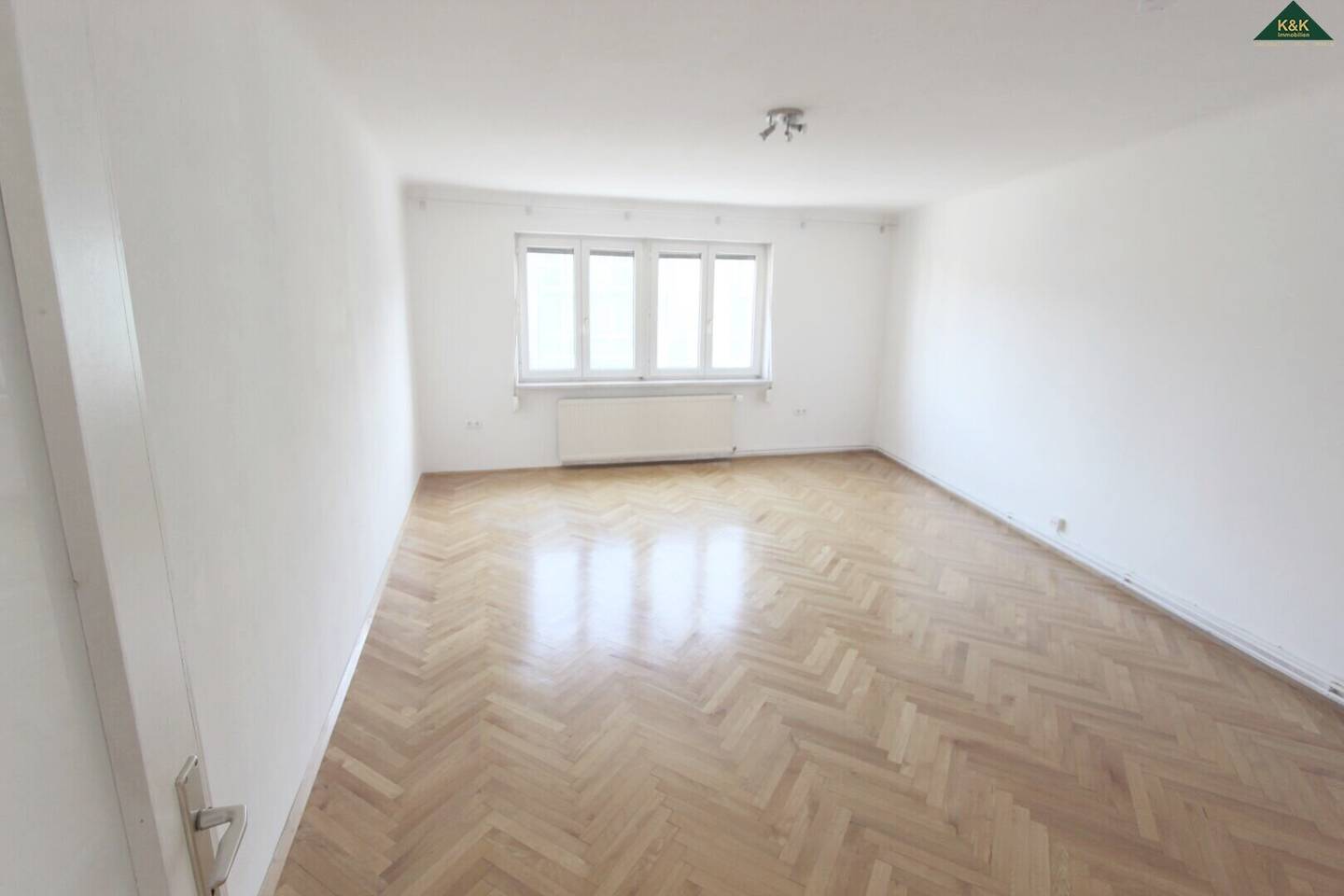 Anlegerwohnung zentrale Lage hell Balkon