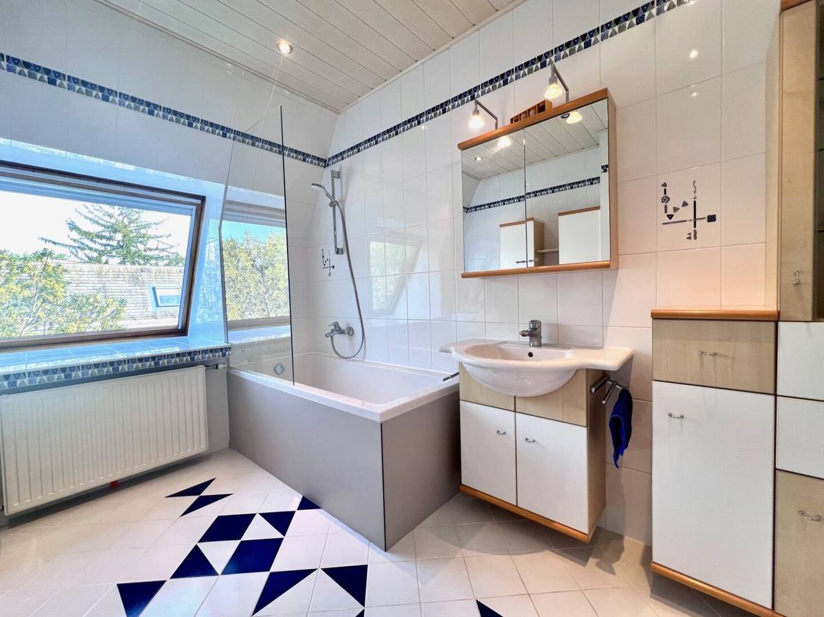 Wohnung im Dachgeschoss in Unter Sankt Veit, 134 m², 4,5 Zimmer