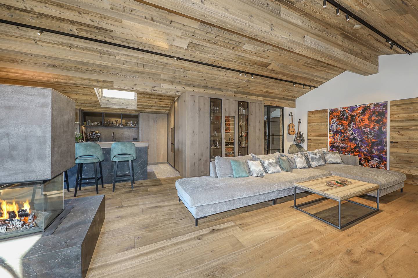 Penthouse with ski access and panoramic view