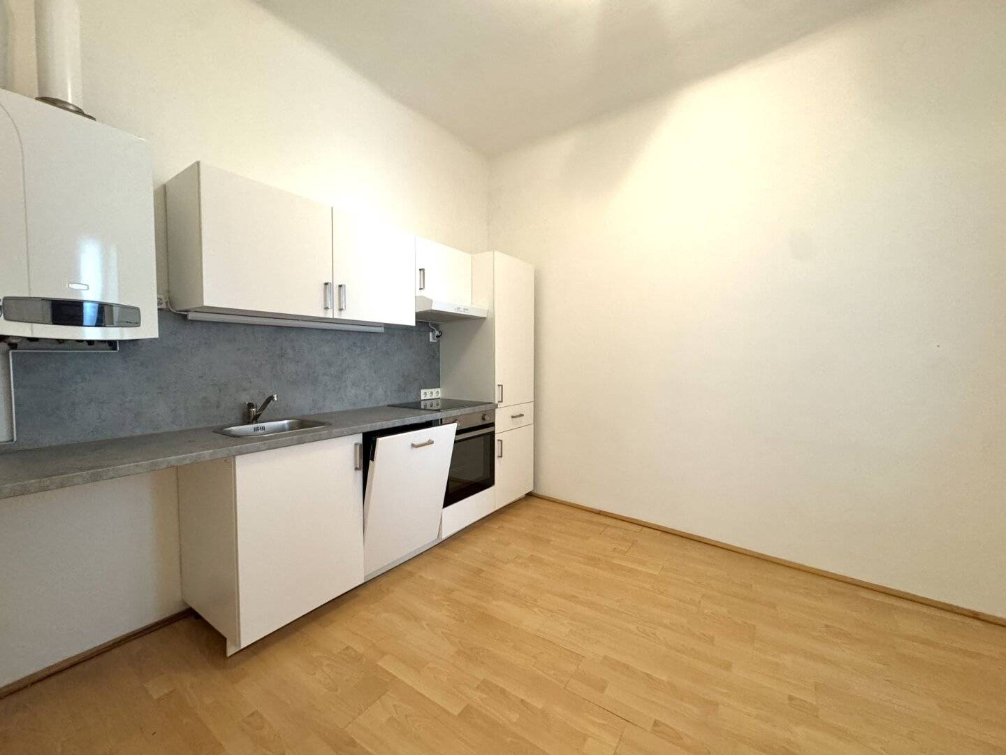 Old building apartment near U4 Friedensbrücke &amp; Augarten Immediate move in