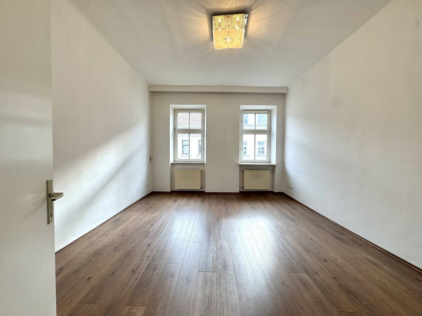 Old building apartment near U4 Friedensbrücke &amp; Augarten Immediate move in