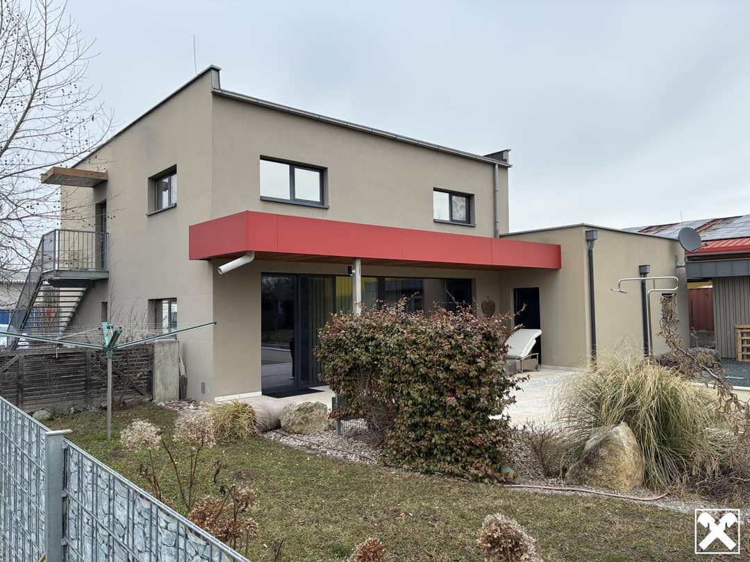 Modernes Bürogebäude mit Wohnnutzung und Pool Nähe Eisenstadt und Rust/See