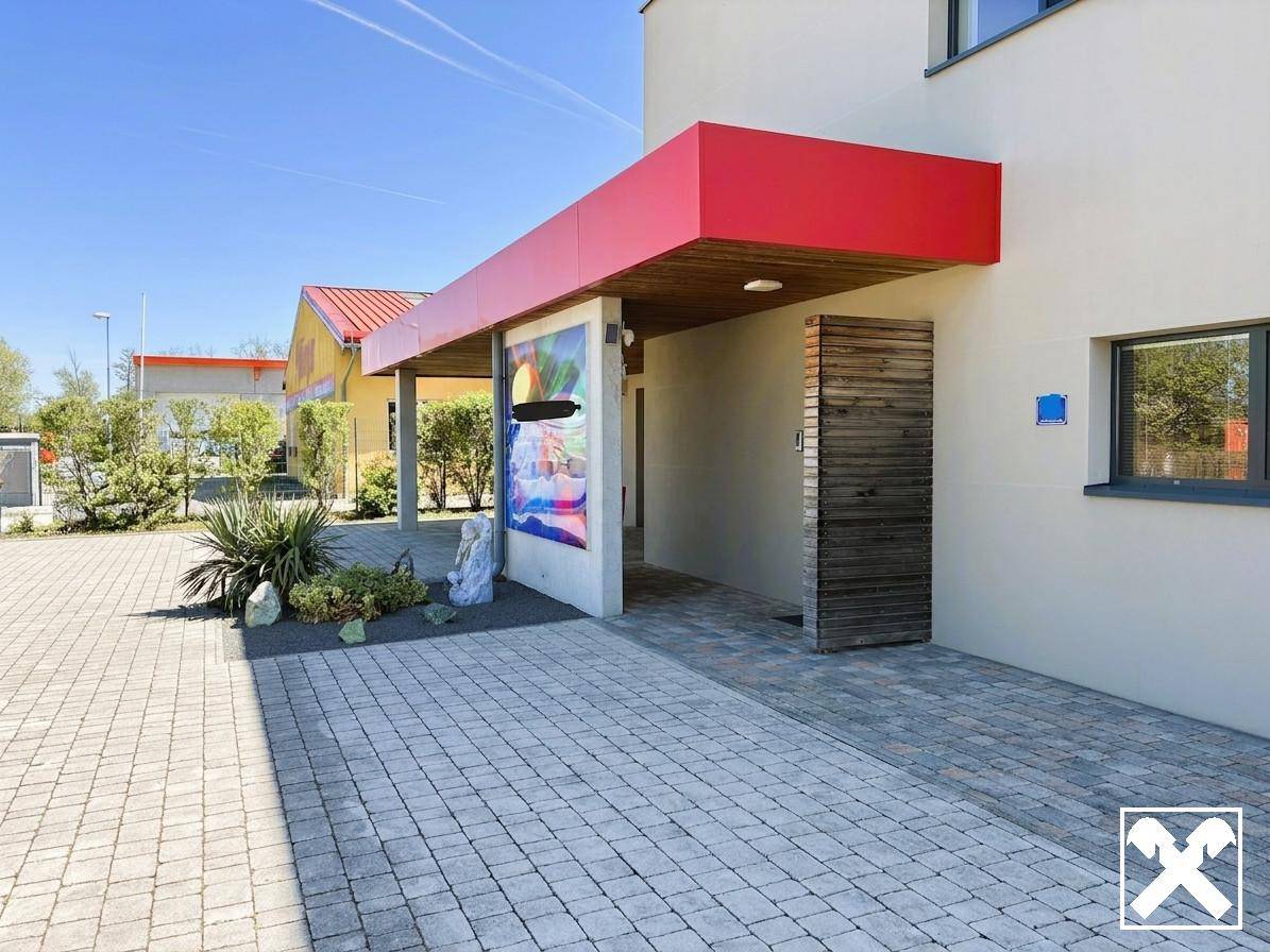 Modernes Bürogebäude mit Wohnnutzung nahe Eisenstadt in Oslip
