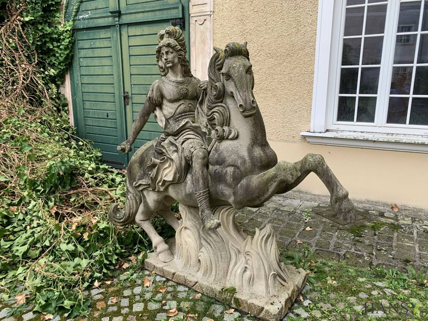 STRELZHOF: 3-Zimmer Schlosswohnung mit Garten &amp; KFZ Stellplätzen in absoluter Grünruhelage