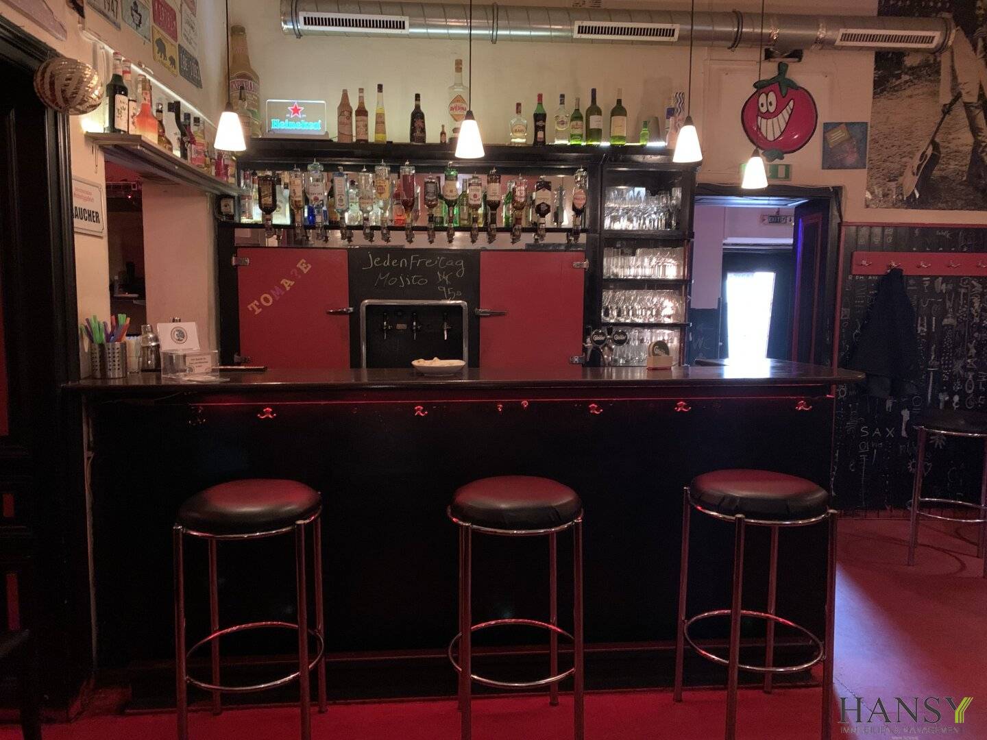 Traditional bar in central location in Baden - 180 m² guest area, pavement garden and many regulars