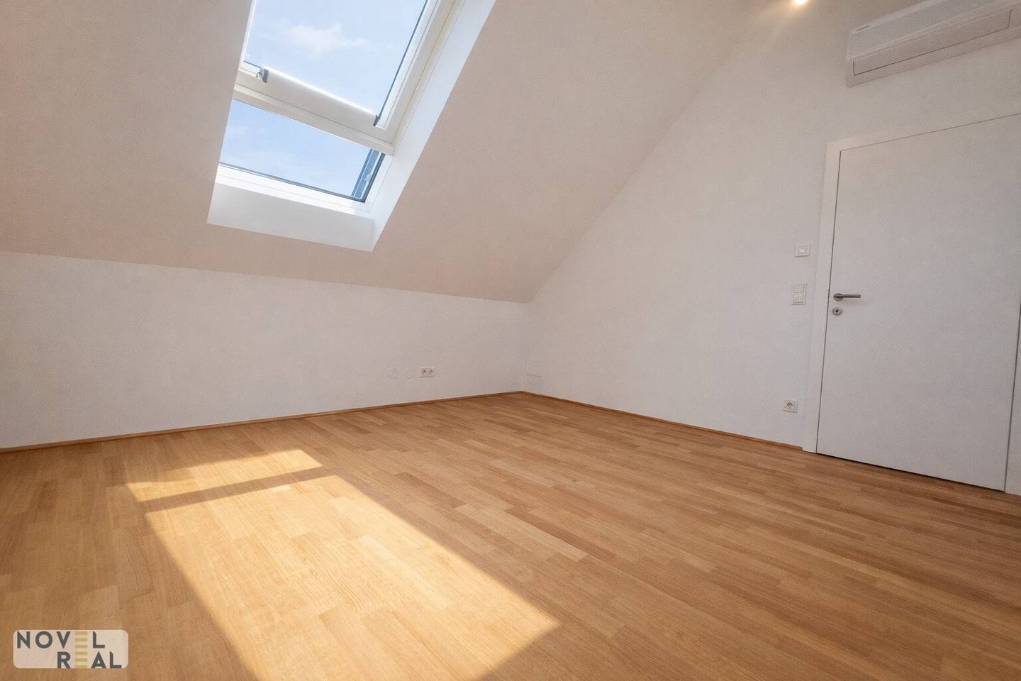 Attic apartment first occupancy with large terrace in Alsergrund
