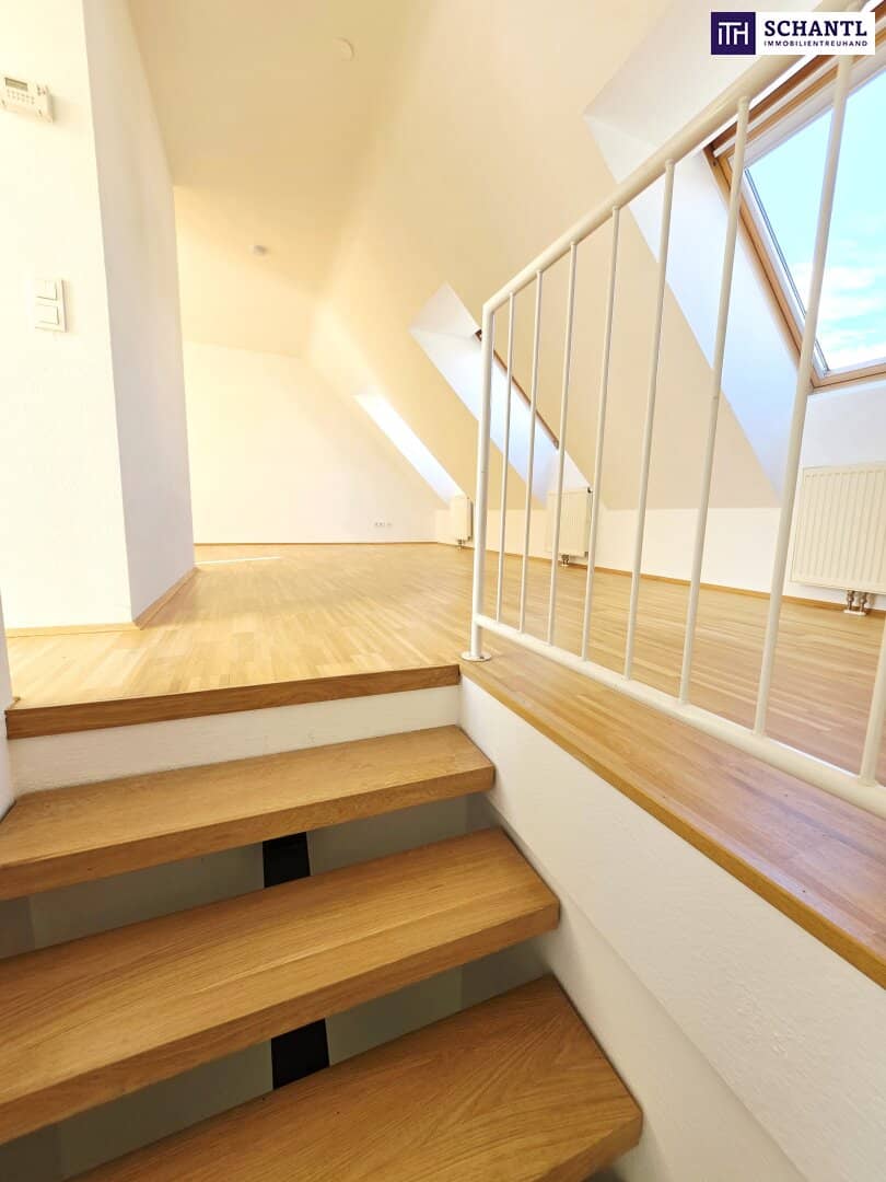 Top floor apartment with courtyard terrace and view