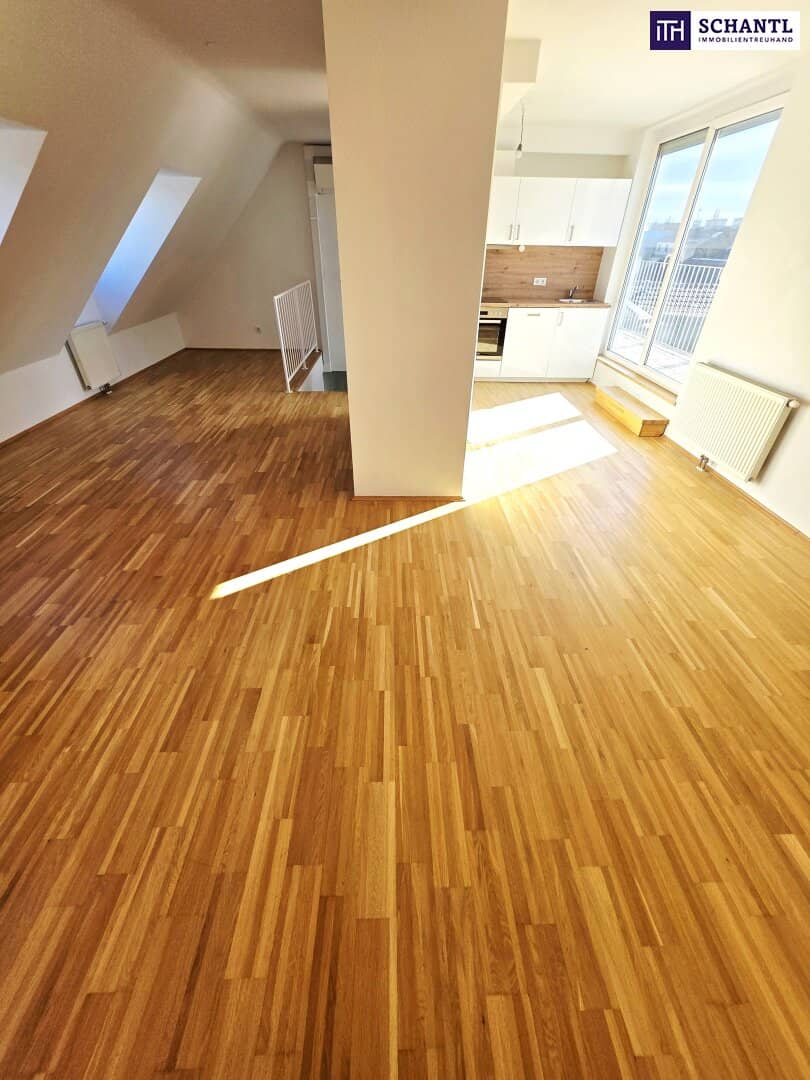 Top floor apartment with courtyard terrace and view