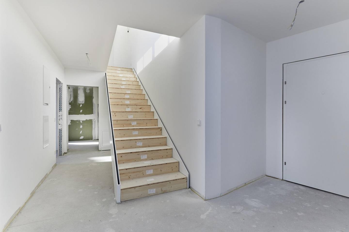Penthouse with terrace and lift in center