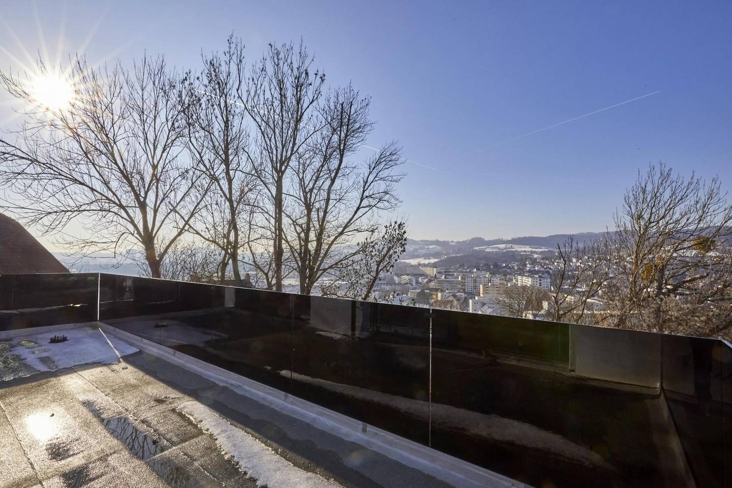 Penthouse with terrace and lift in center