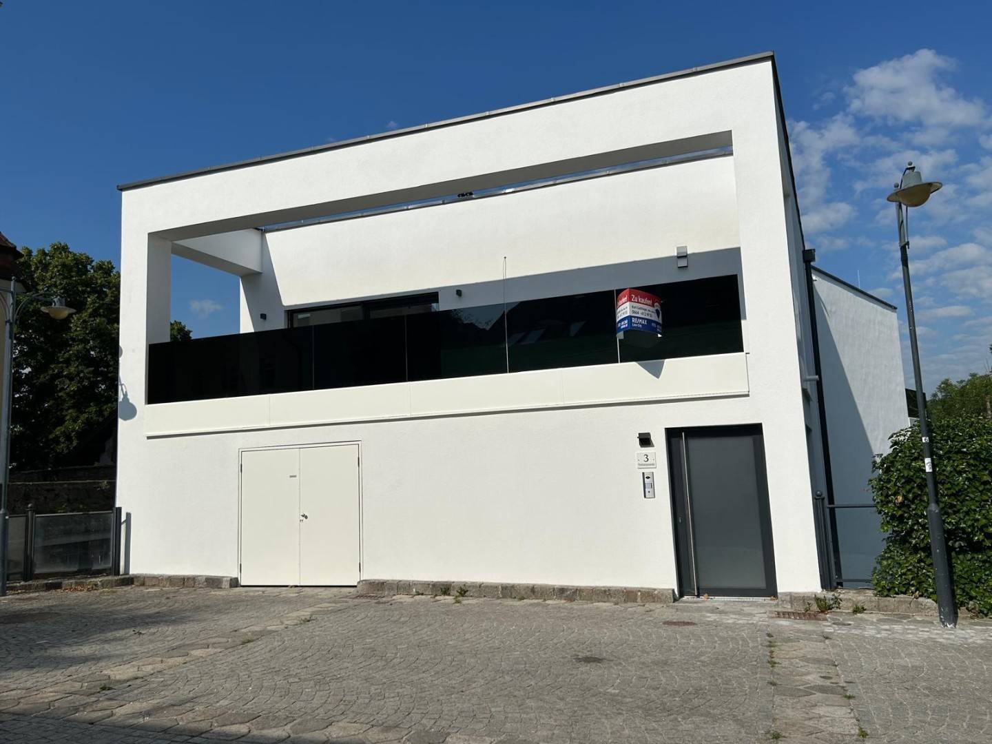 Penthouse with terrace and lift in center