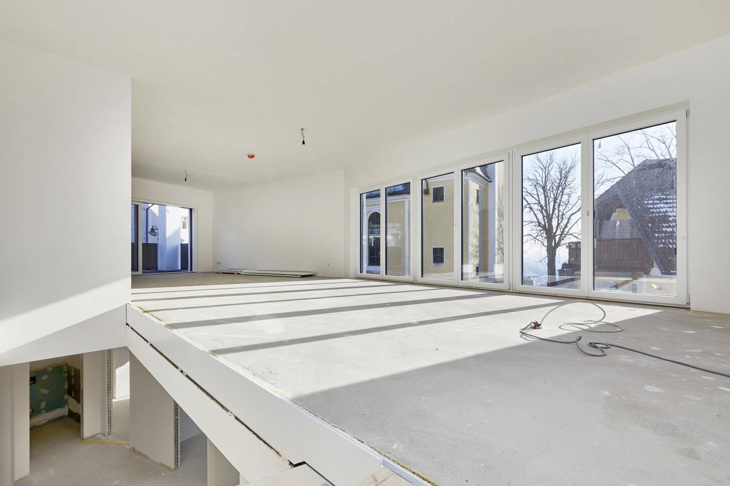 Penthouse with terrace and lift in center