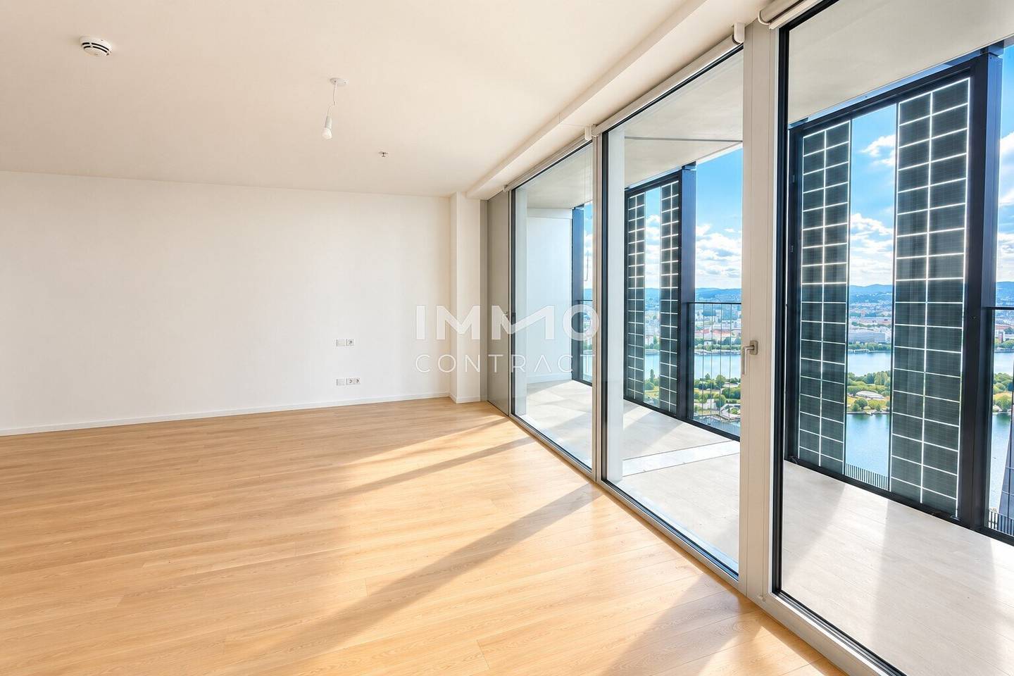 Etagenwohnung im DC2 Tower, Donau-City, 33 m² mit 10 m² Loggia