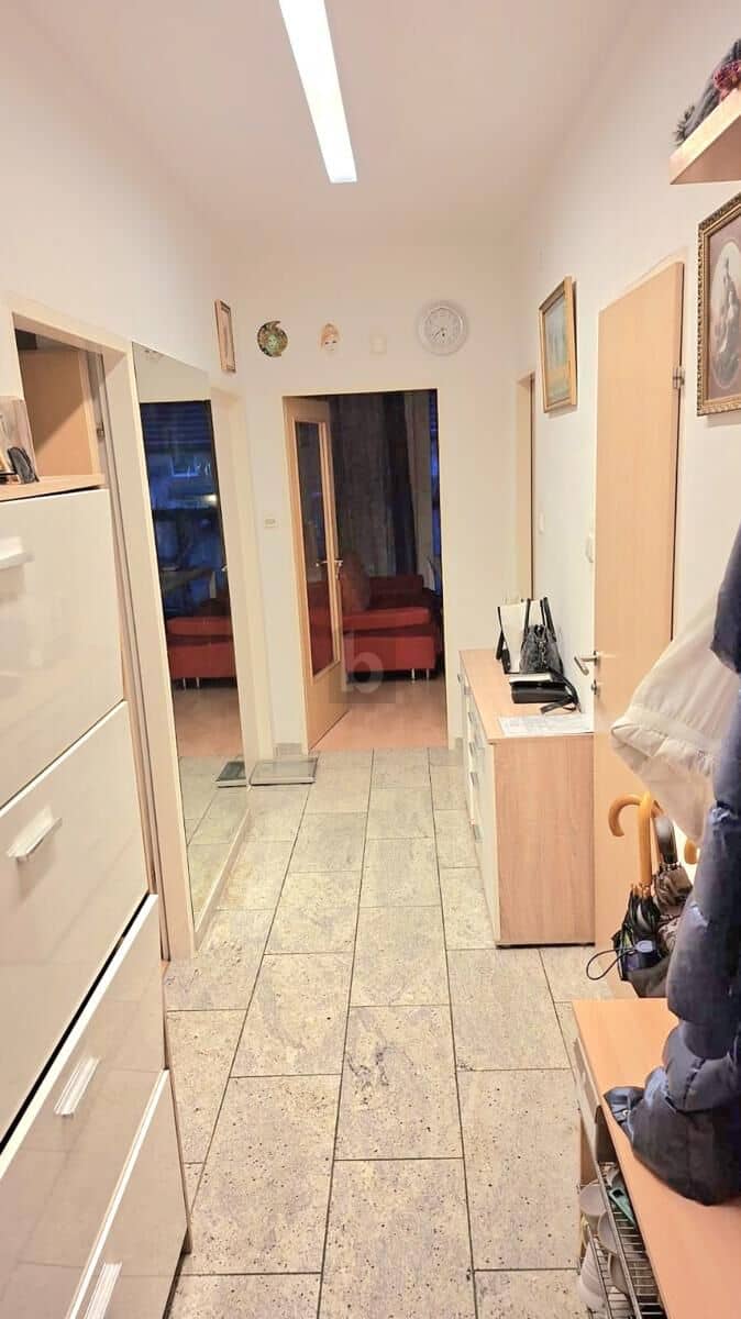 Helle Erdgeschosswohnung mit sonnigem Balkon