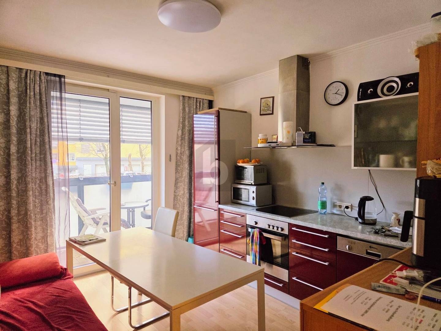 Helle Erdgeschosswohnung mit sonnigem Balkon