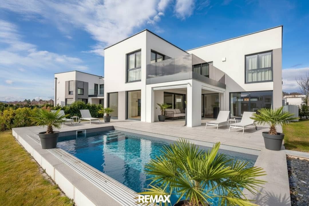 Villa in Oberwaltersdorf mit Seezugang, Pool & Premiumausstattung