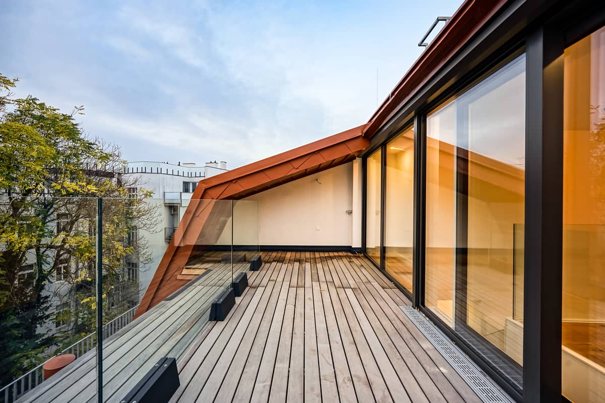 Dachgeschosswohnung mit zwei Dachterrassen und Garten in Hietzing