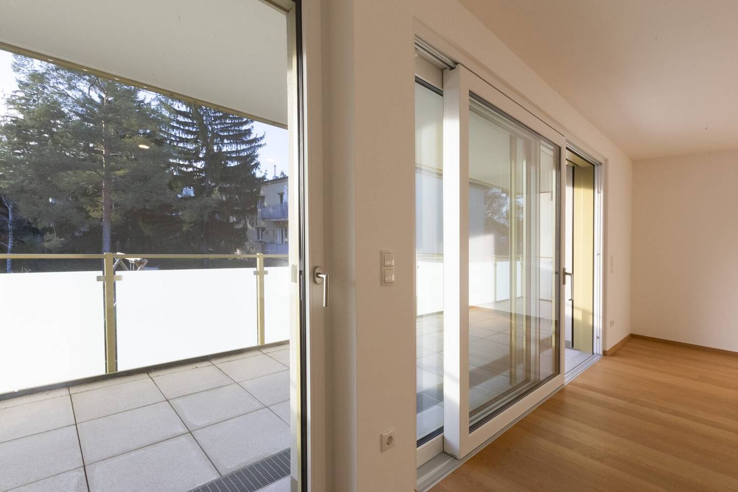 Bright, spacious 5-room apartment with green view of Liechtenstein Castle | ready to move in