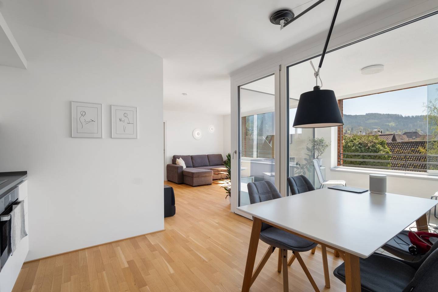 Moderne Wohnung mit Loggia und Seeblick