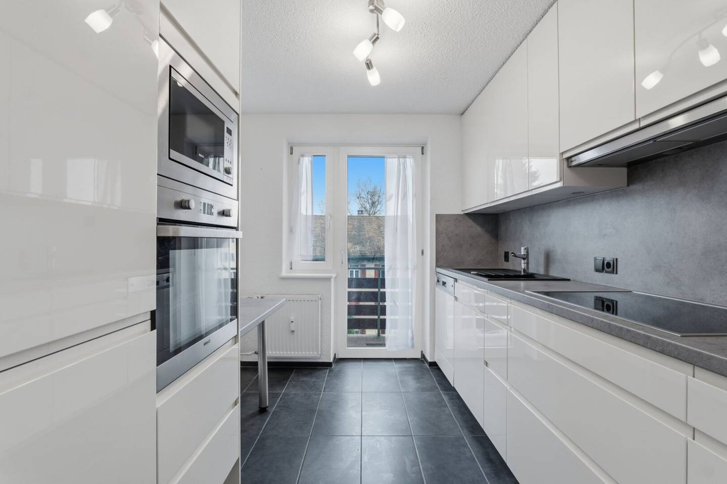 Wohnung mit zwei Balkonen helle Räume