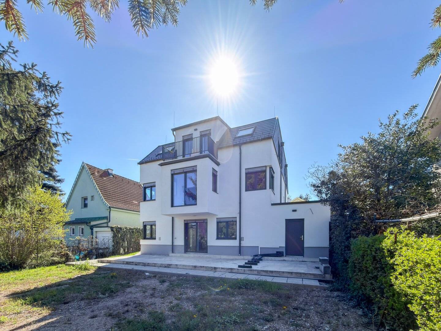 Living and working combined | Multi-family house with commercial space in 1230 Wien