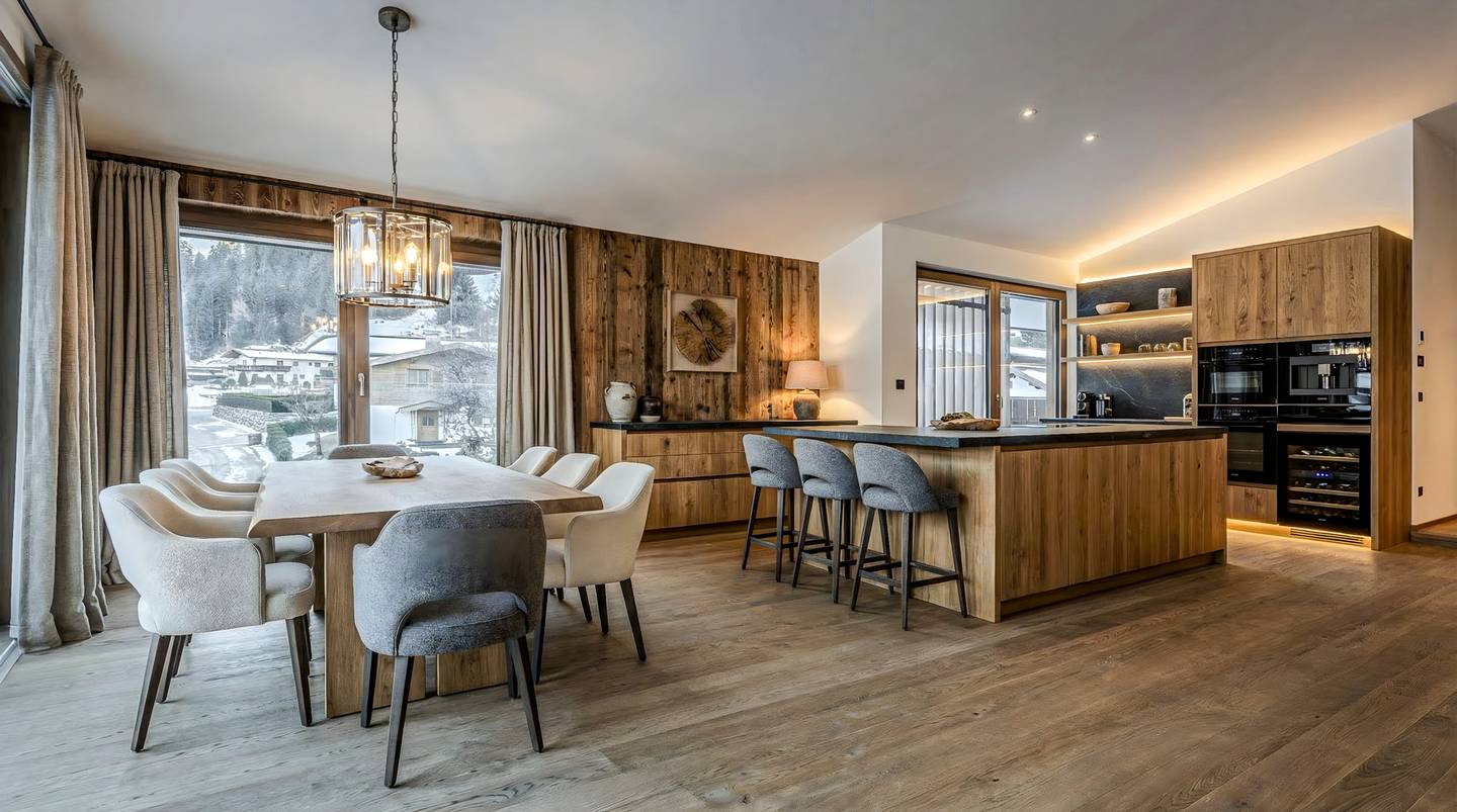 Top floor apartment with terraces in a quiet area