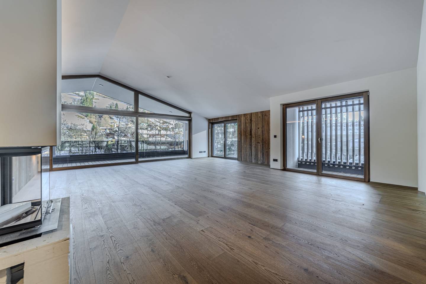 Top floor apartment with terraces in a quiet area