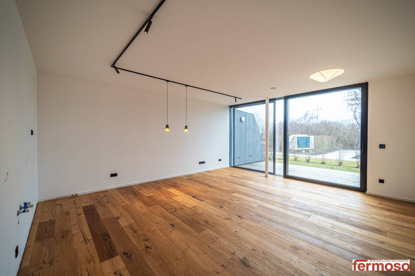 Garden apartment with private garden and openplan kitchen