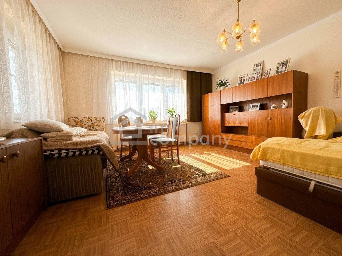 Einfamilienhaus in Eichberg: 4 Zimmer, Garten, Balkon & 2 Garagen!