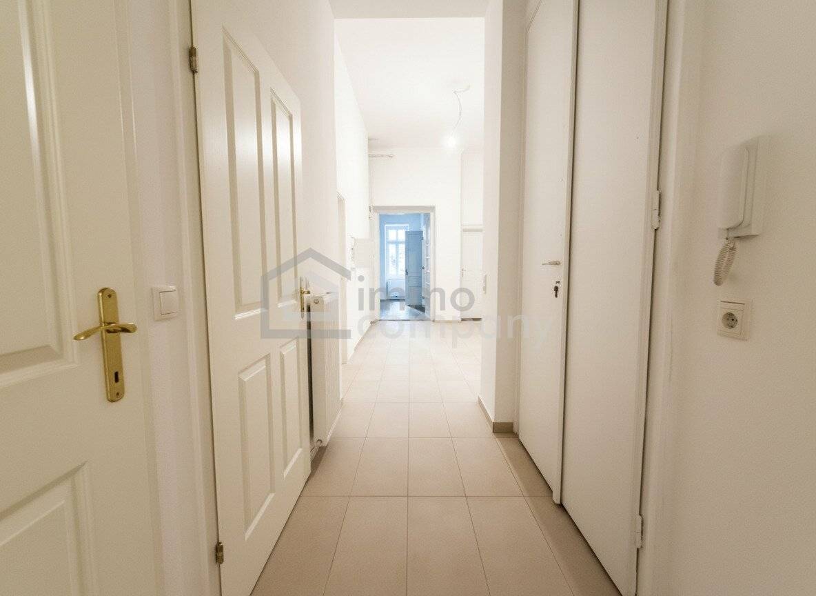 Apartment in quiet courtyard location fully renovated