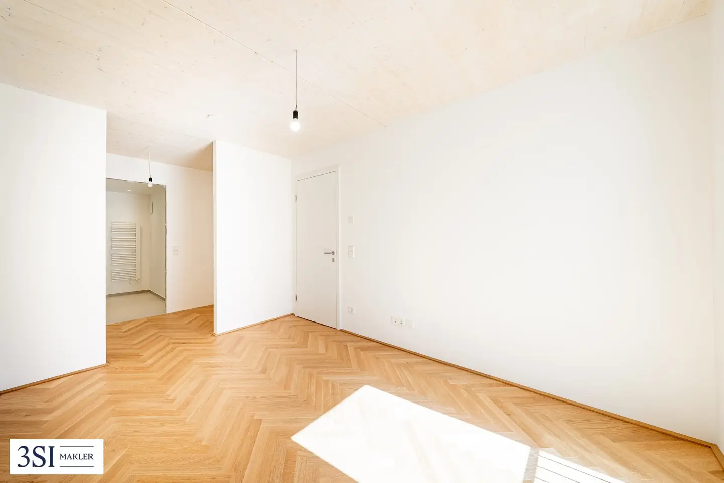 Cozy and modern: 2 rooms with balcony