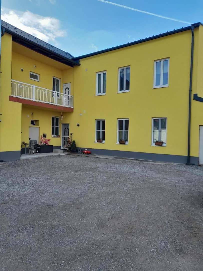Mietzinshaus in Steinabrückl, Mehrfamilienhaus mit 4 Wohnungen