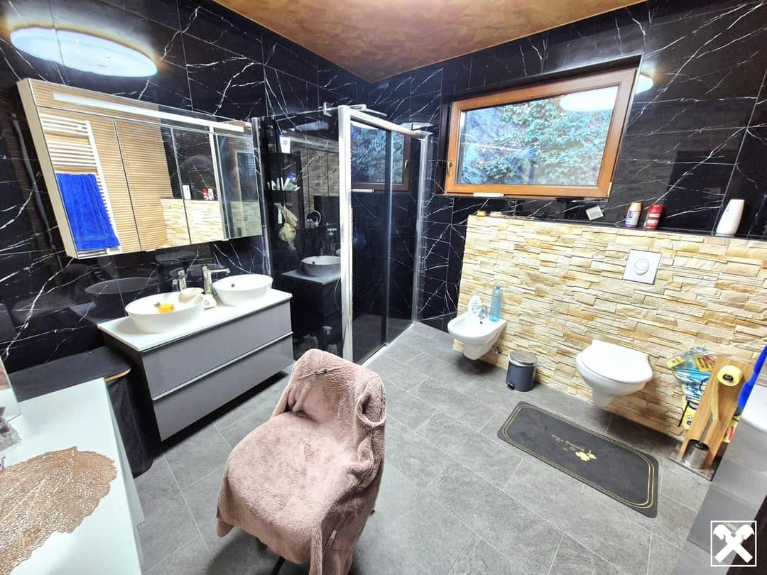 NB OG Badezimmer