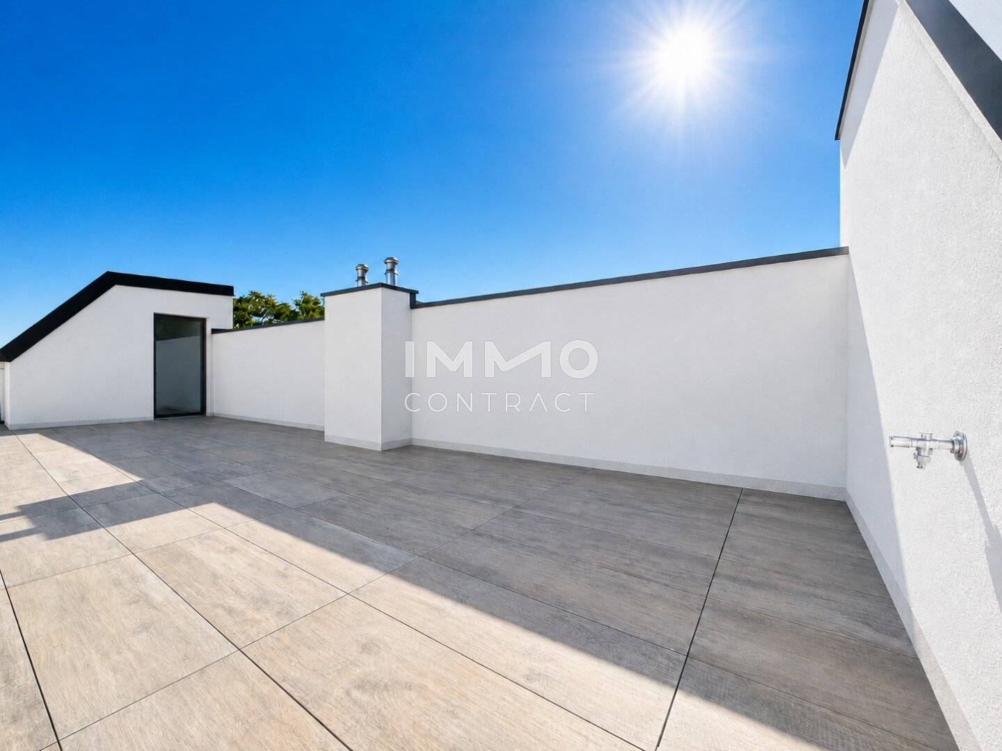 3-Room Townhouse with Rooftop Terrace, Garden and Balcony in Vienna 1220