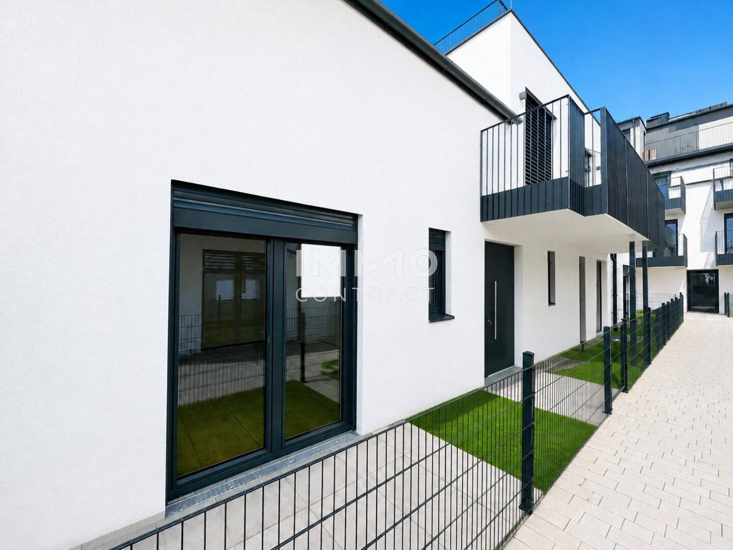 AUSSENANSICHT_HAUS