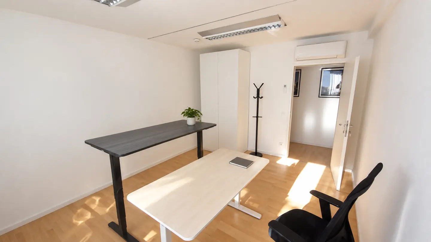 Büro 2 – zweite Perspektive, digital bearbeitet