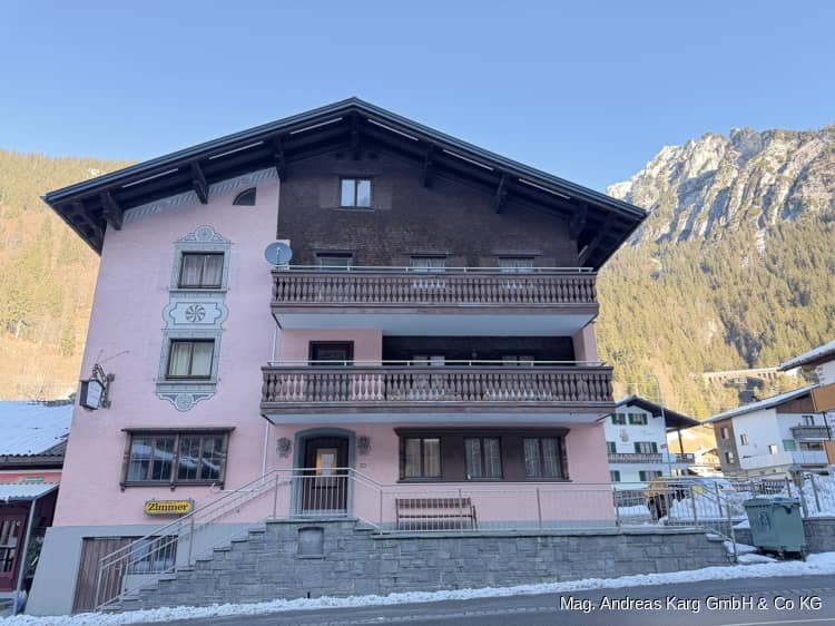 Traditionsreiche Pension Chesa Raetia in Klösterle am Arlberg