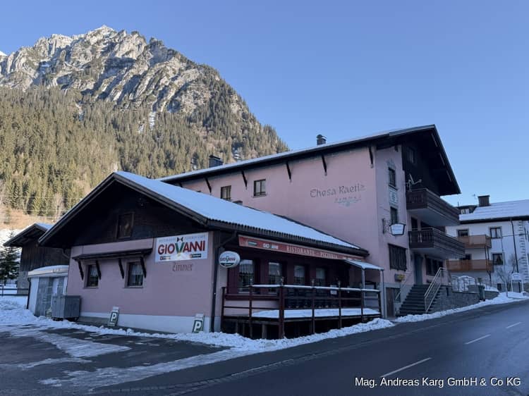 Traditionsreiche Pension Chesa Raetia in Klösterle am Arlberg