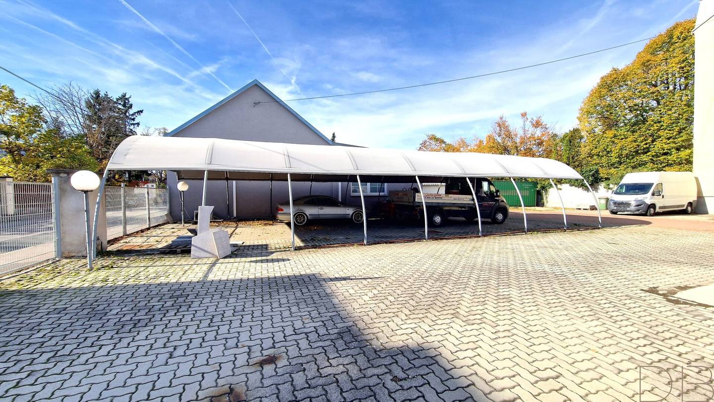 Spacious commercial property with 130 m² usable area and 1,000 m² plot in Vienna 1230