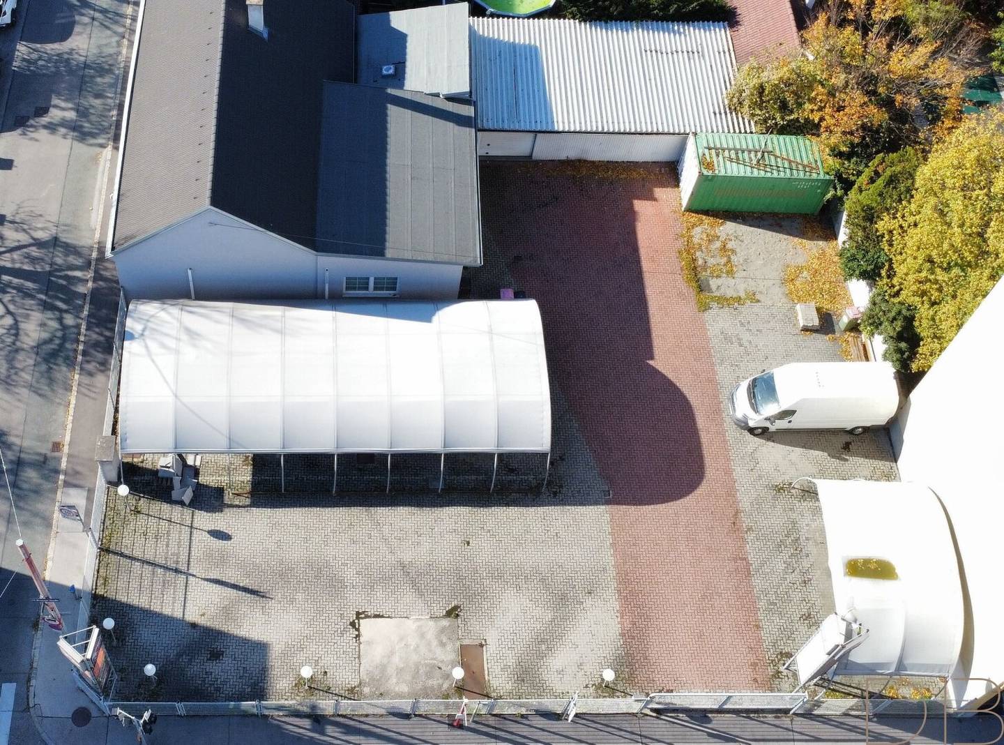 Spacious commercial property with 130 m² usable area and 1,000 m² plot in Vienna 1230