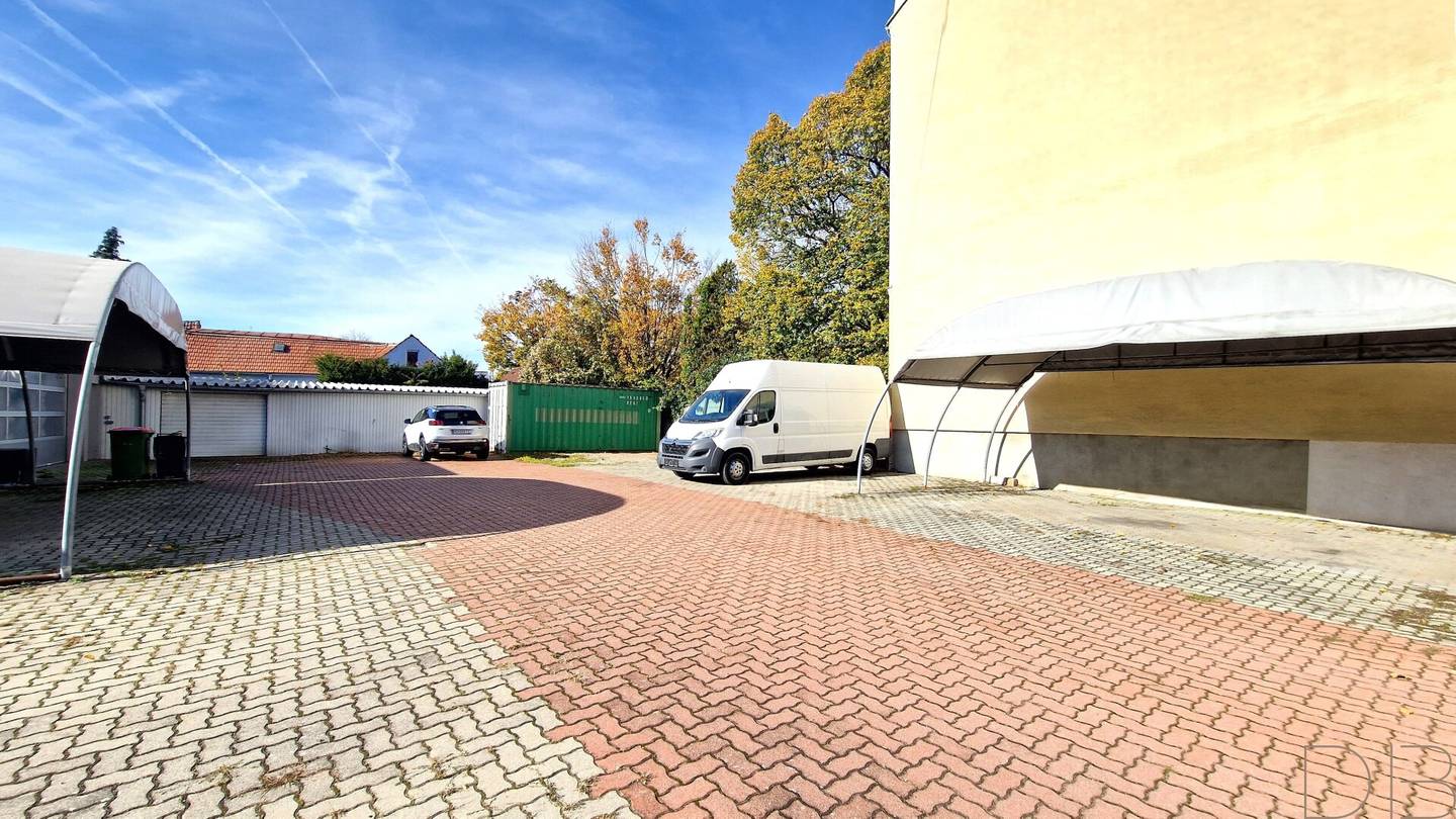 Spacious commercial property with 130 m² usable area and 1,000 m² plot in Vienna 1230