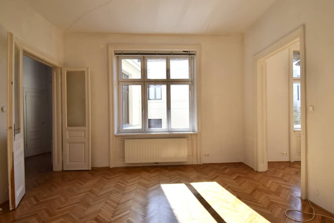 Westseitiger 2-Zimmer-Altbau im 3. Stock