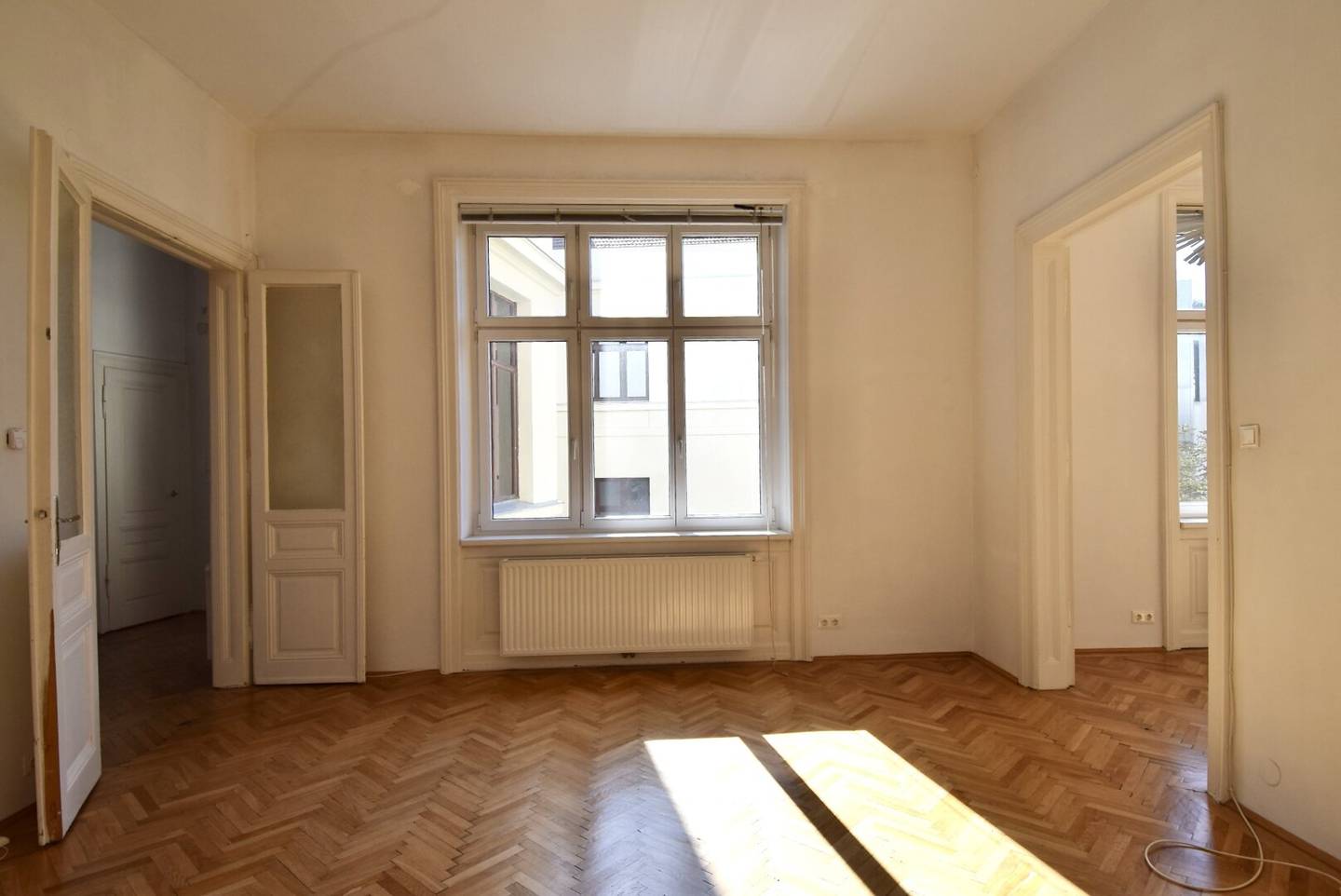 Westseitiger 2-Zimmer-Altbau im 3. Stock! Balkonoption!