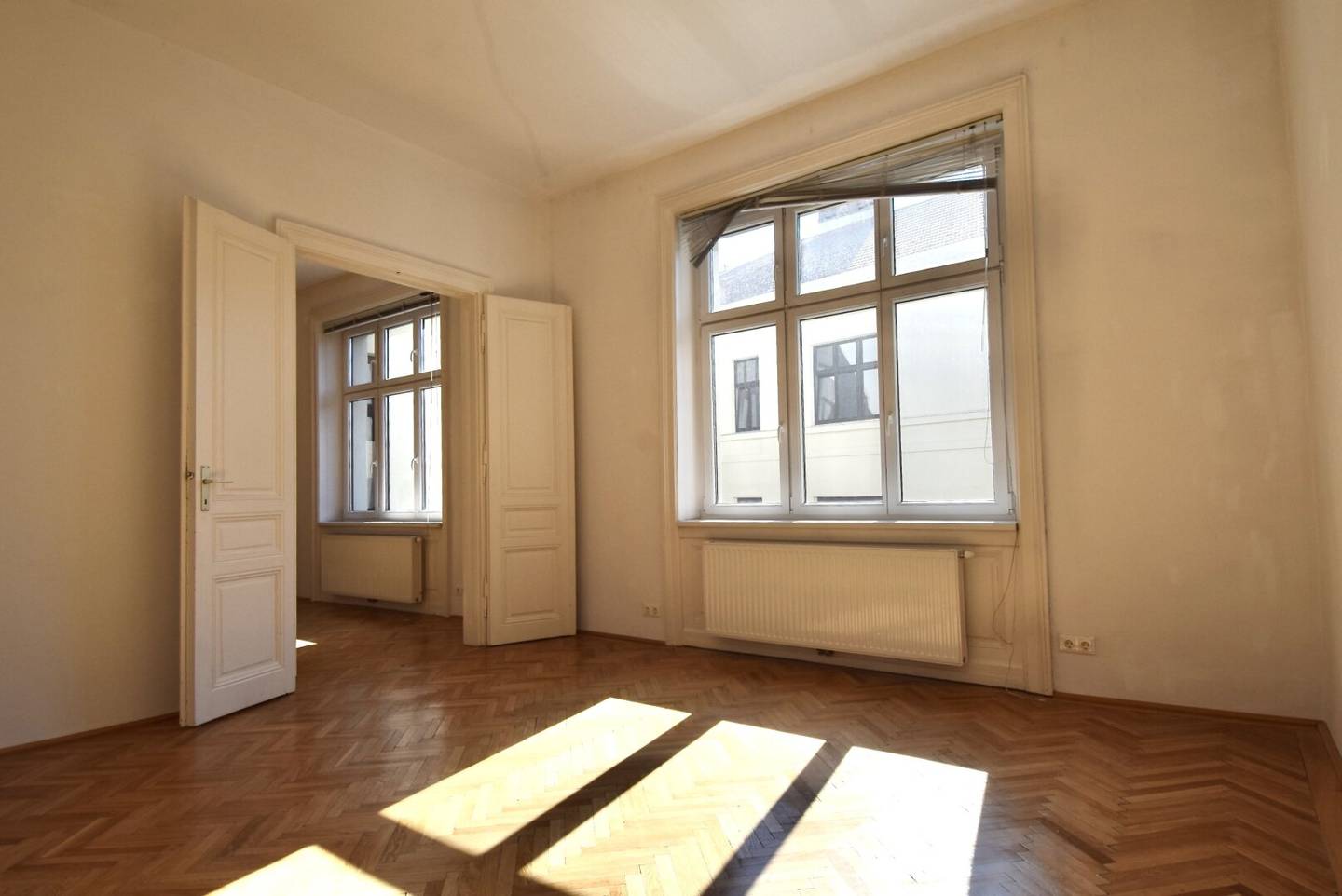 Westseitiger 2-Zimmer-Altbau im 3. Stock! Balkonoption!